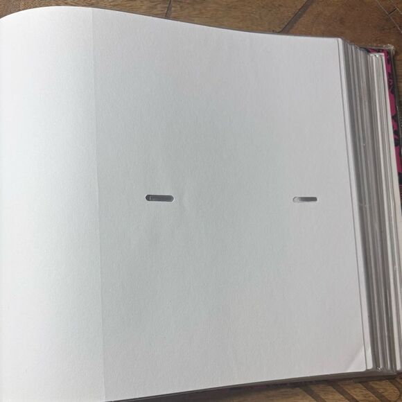 New Bella Armoire Double Photo Album Holds 200 Photos 4”x6” NWT 50 Pages - Picture 2 of 3